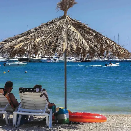 Kneza 02 アパート