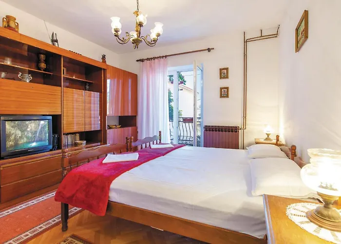 公寓 Kneza 02 *