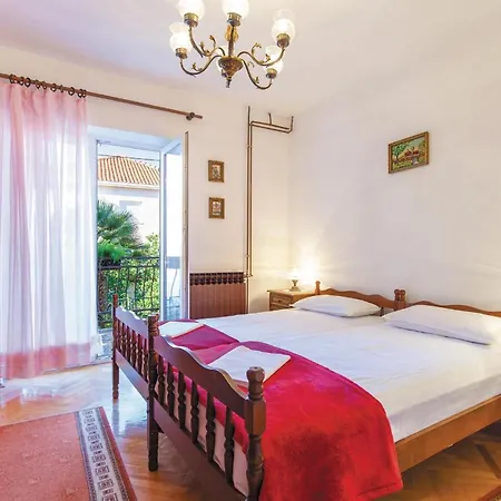 Apartment 2 Bedroom Cozy In Okrug Gornji