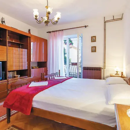 Apartment 2 Bedroom Cozy In Okrug Gornji *