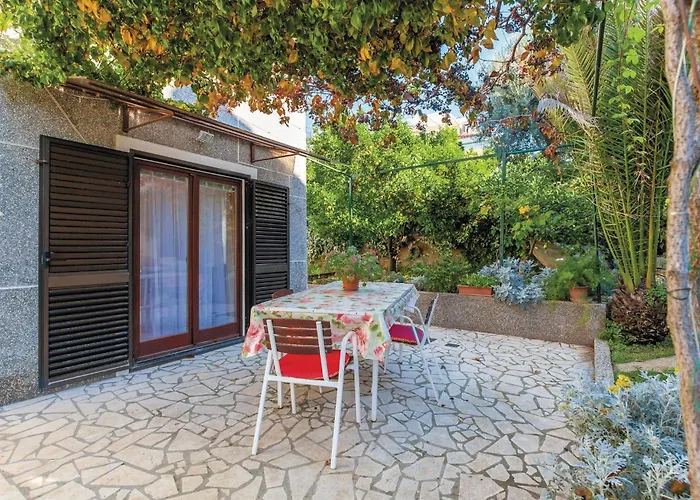 Appartement Kneza 02 *